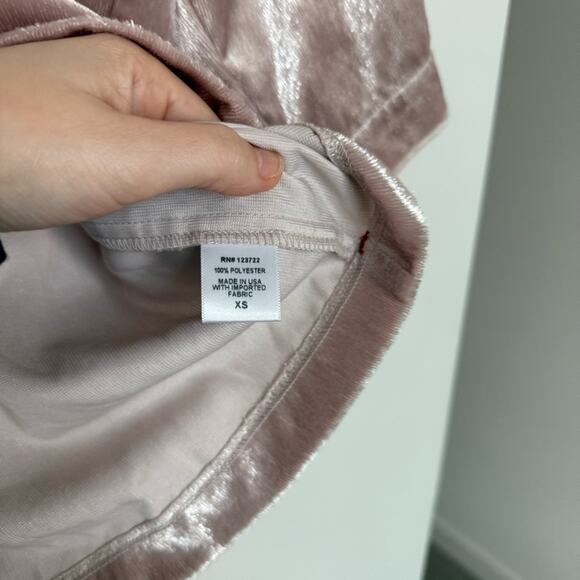 XIRENA Bijoux Velvet Top in Pink Size XS - Picture 2 of 4